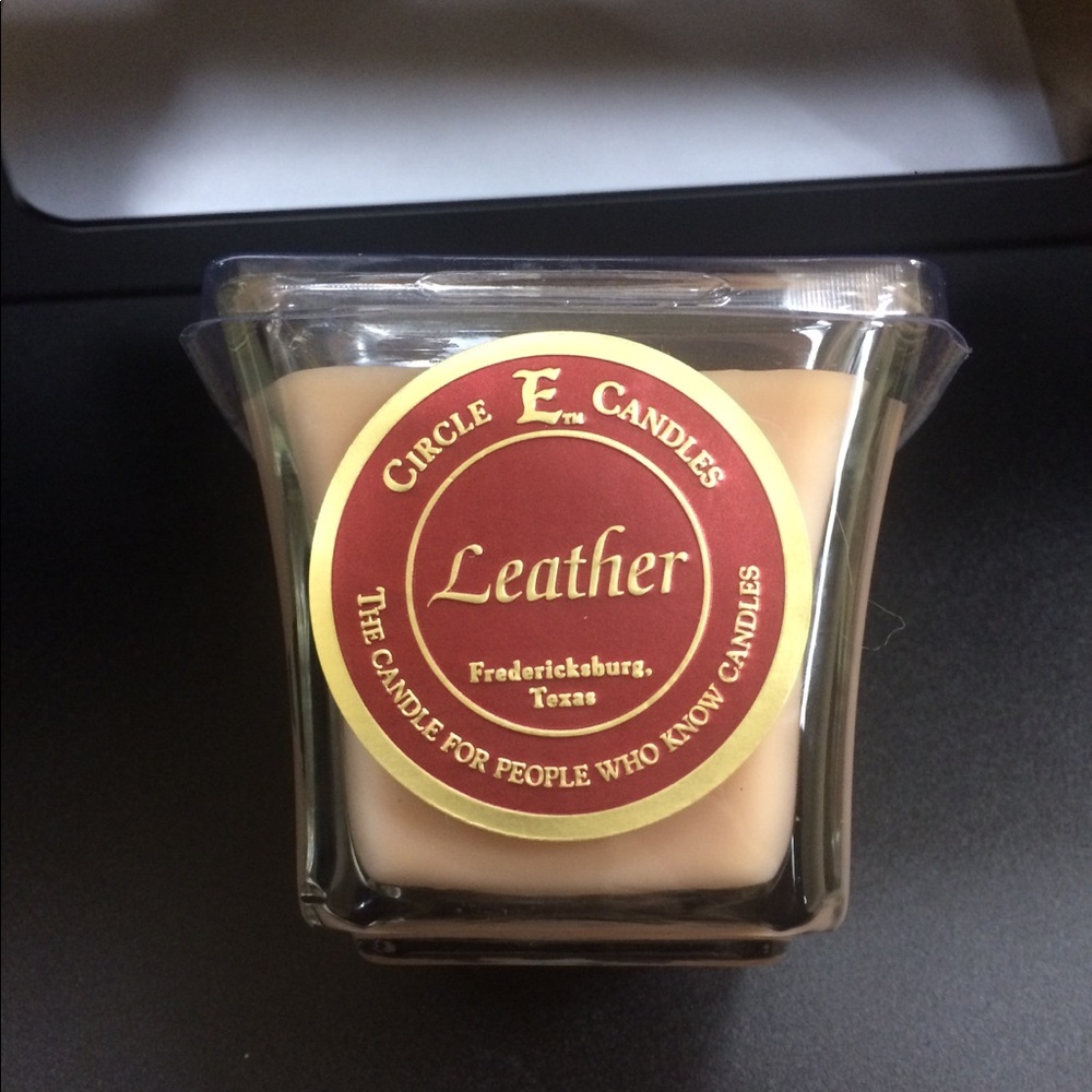 Circle E Candle 5oz leather scent
